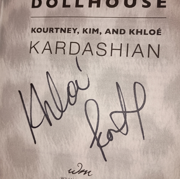 Signed First Edition KARDASHIANS Dollhouse Book - Signed by Khloe and Kourtney - Picture 2 of 9